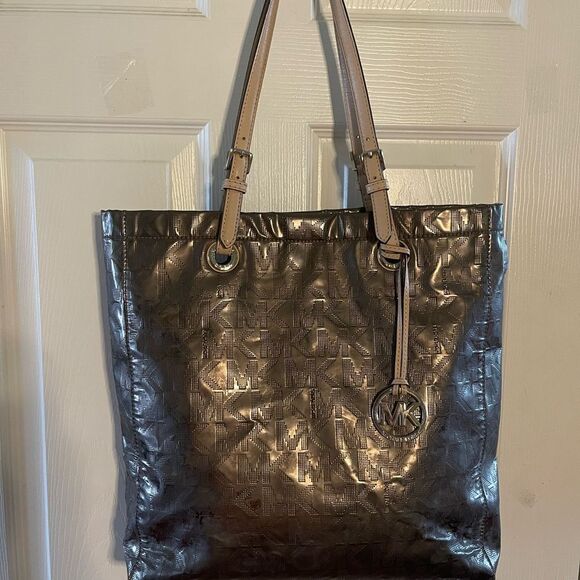 Michael Kors MK Mirror Metallic silver Bronze logo large tote tan leather straps - Picture 6 of 16